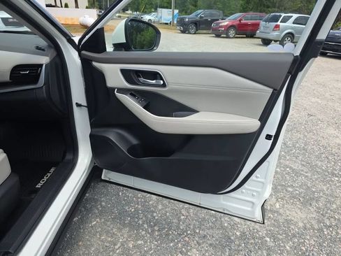 Used 2021 Nissan Rogue SV w/ Premium Package FWD image 46