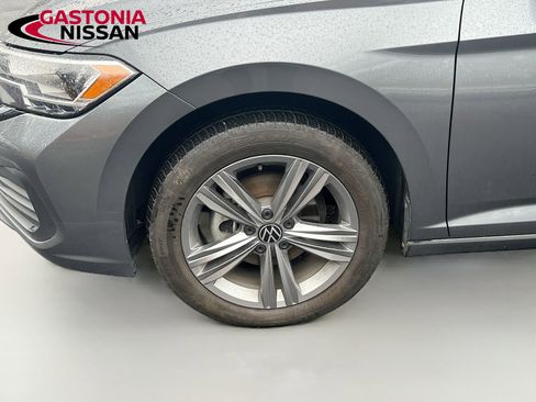 Used 2024 Volkswagen Jetta SE image 37