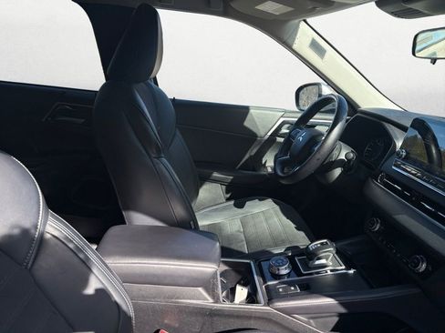 Used 2024 Mitsubishi Outlander SE image 11