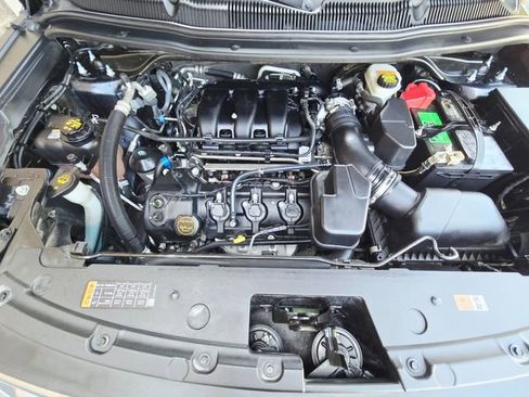 Used 2018 Ford Explorer XLT image 35