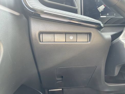 Used 2025 Nissan Kicks SR AWD/4WD image 17
