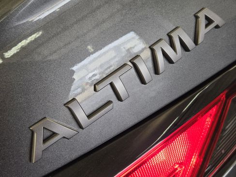 Used 2025 Nissan Altima 2.5 SV image 11