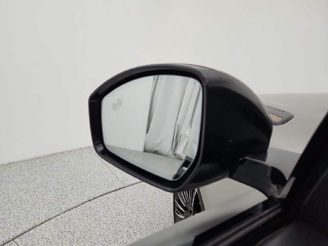 Used 2018 Land Rover Range Rover Velar AWD/4WD image 45