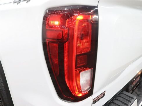 Used 2021 GMC Sierra 1500 Elevation AWD/4WD image 9
