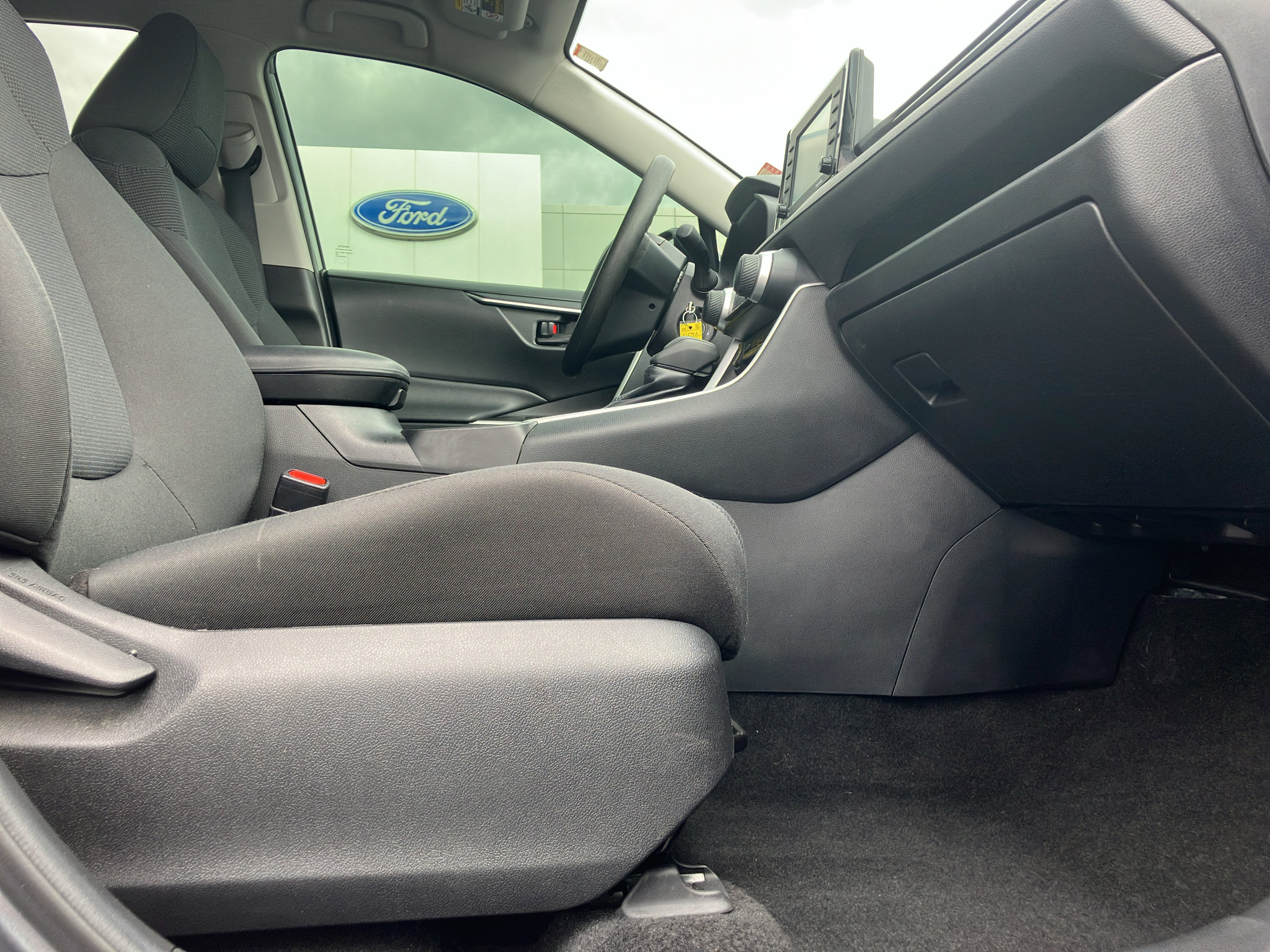 Used 2021 Toyota RAV4 LE AWD/4WD image 32