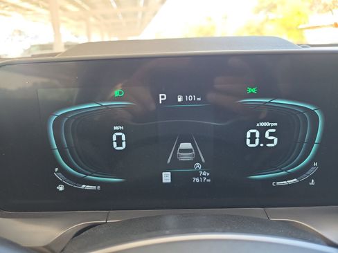 Certified 2025 Kia Telluride LX image 18