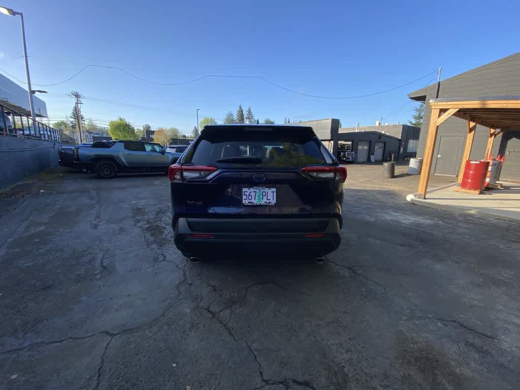 Used 2023 Toyota RAV4 XLE Premium AWD/4WD image 5
