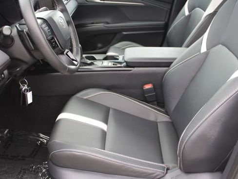 Used 2025 Toyota Camry SE image 26