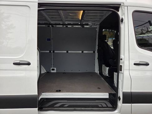 Used 2024 Mercedes-Benz Sprinter 2500 image 18