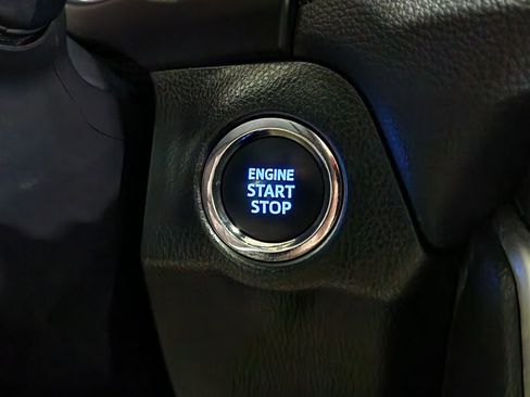 Used 2021 Toyota RAV4 XLE Premium image 40