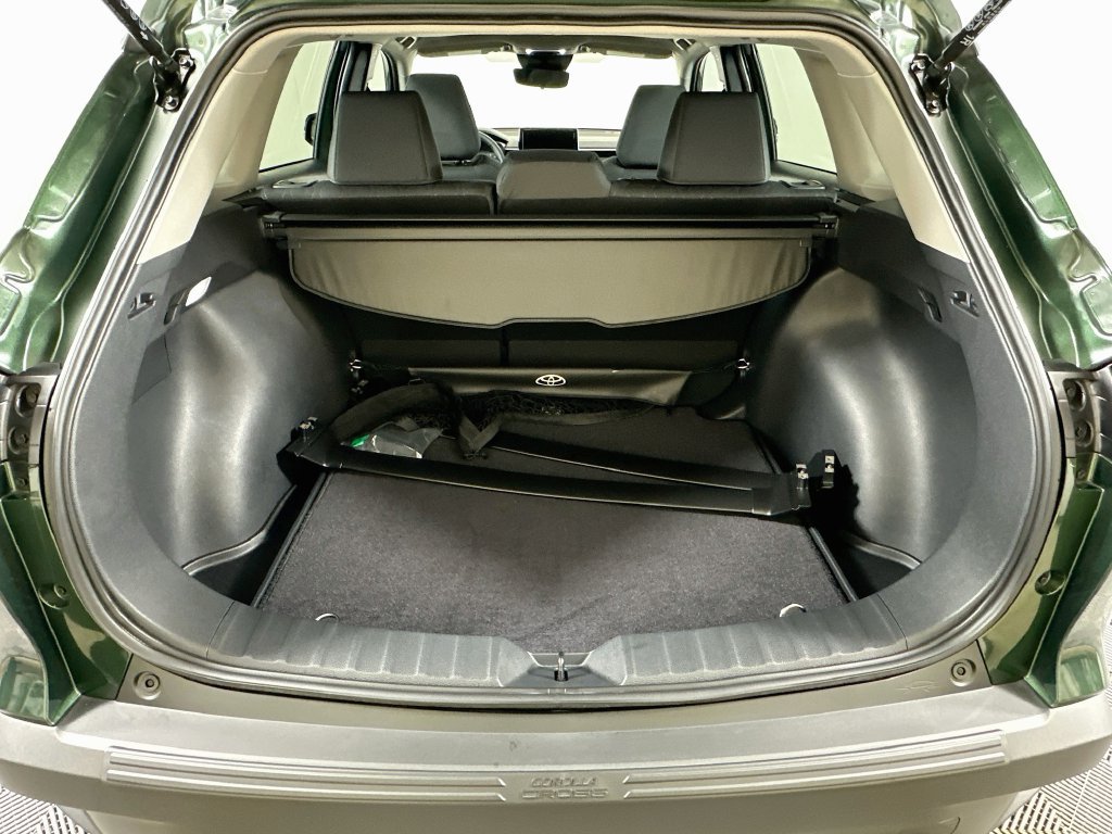 Certified 2025 Toyota Corolla Cross LE w/ Moonroof Package FWD image 26