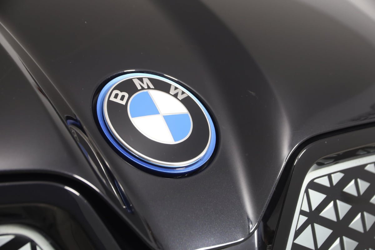 Used 2024 BMW iX xDrive50 w/ Sport Package AWD/4WD image 16