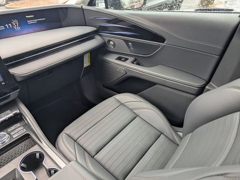 New 2026 Lincoln Nautilus Reserve AWD/4WD image 15