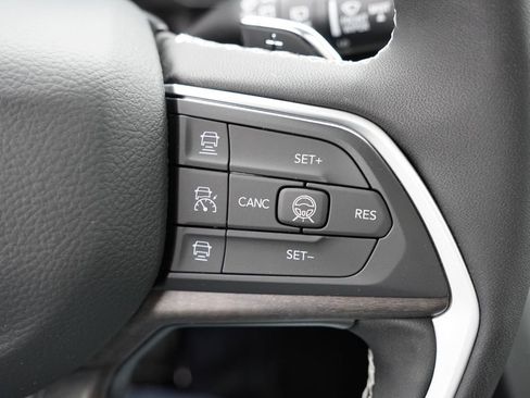 Certified 2026 Jeep Grand Cherokee Limited AWD/4WD image 35