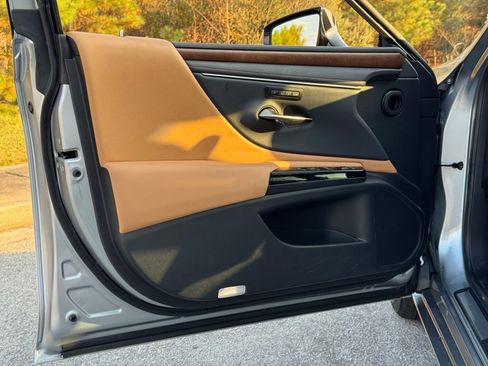 Certified 2024 Lexus ES 350 w/ Premium Package image 21