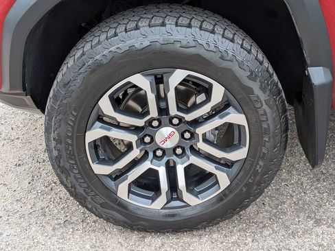 Used 2023 GMC Canyon AT4 w/ Technology Package image 11