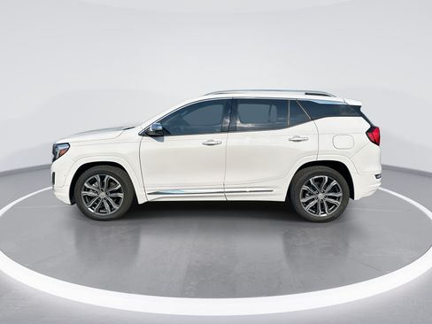 Used 2020 GMC Terrain Denali w/ Denali Premium Package FWD image 6