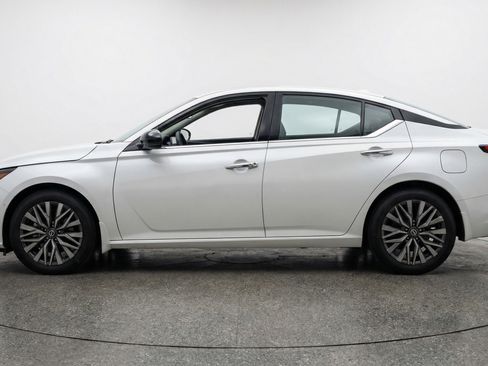 Used 2025 Nissan Altima 2.5 SV image 5