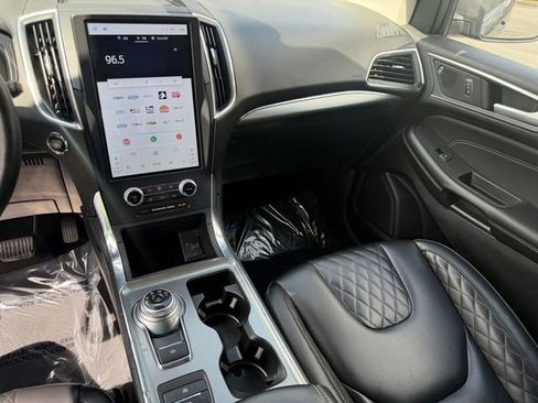 Used 2024 Ford Edge Titanium image 15