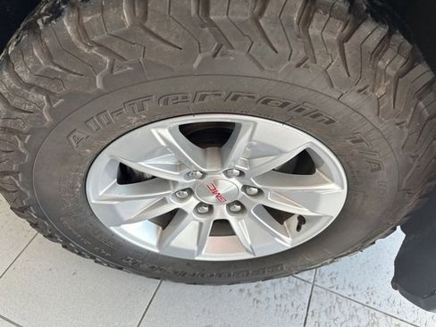 Used 2022 GMC Sierra 1500 SLE image 18