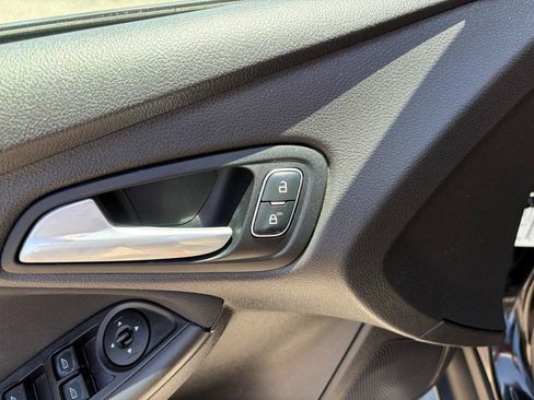 Used 2016 Ford Focus SE FWD image 11