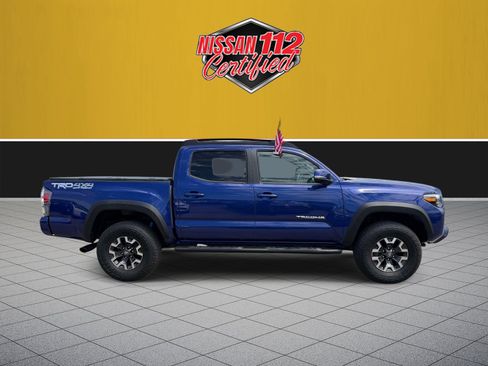 Used 2022 Toyota Tacoma TRD Off-Road w/ Technology Package AWD/4WD image 8