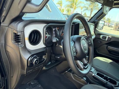 Used 2025 Jeep Wrangler Unlimited Sport AWD/4WD image 18