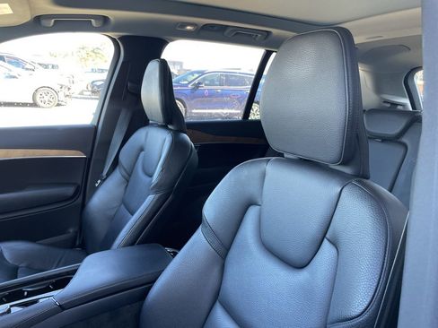 Used 2023 Volvo XC90 B6 Plus image 24