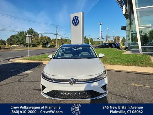 New 2026 Volkswagen Jetta SE image 2