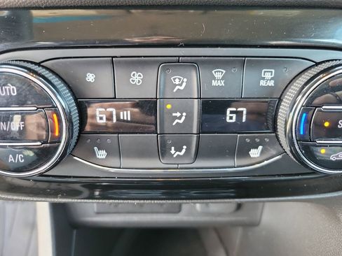 Certified 2022 Buick Encore GX Essence image 19