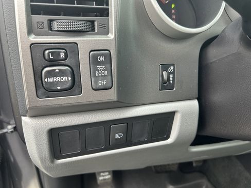 Used 2016 Toyota Sequoia SR5 image 25