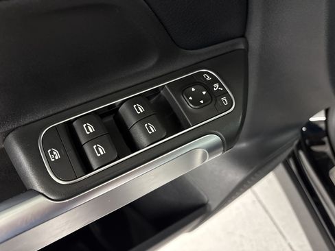 Used 2022 Mercedes-Benz GLB 250 image 27