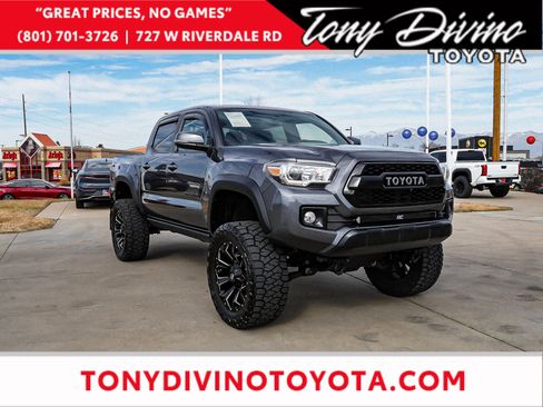 Used 2017 Toyota Tacoma TRD Off-Road w/ Premium & Technology Package image 1