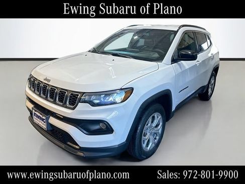 Used 2024 Jeep Compass Latitude AWD/4WD image 3