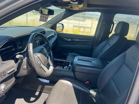 Used 2022 GMC Yukon XL Denali AWD/4WD image 3