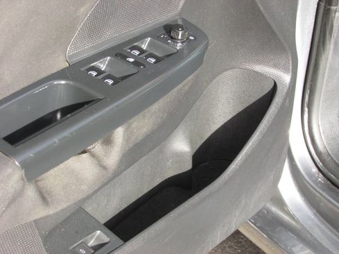 Used 2011 Volkswagen Jetta S image 13