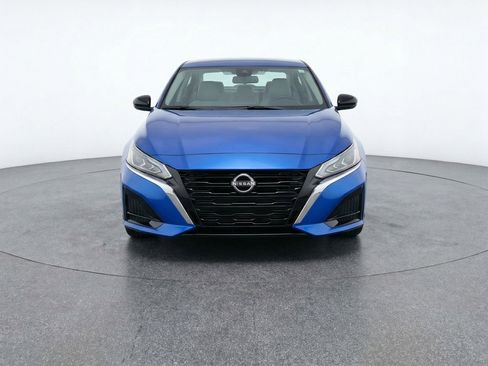 Used 2025 Nissan Altima 2.5 SV image 2