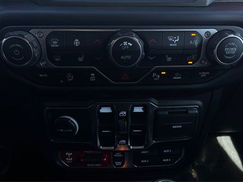 Used 2021 Jeep Wrangler Unlimited Rubicon image 21