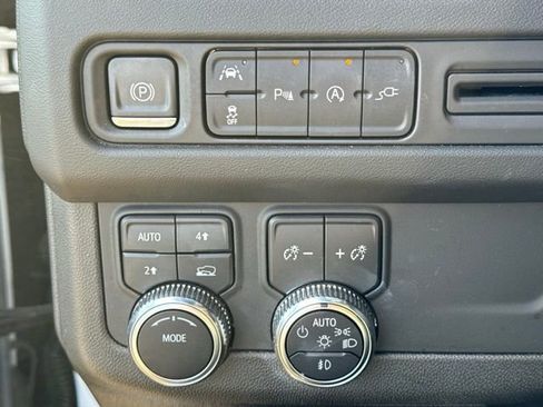 Used 2022 GMC Yukon XL SLE AWD/4WD image 16