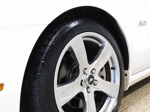 Used 2013 Ford Mustang GT Premium image 46