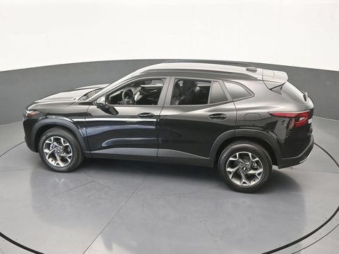 Used 2025 Chevrolet Trax LT FWD image 45