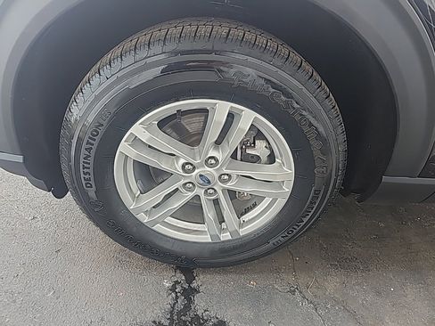 Used 2024 Ford Explorer XLT image 8