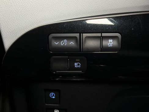 Used 2022 Toyota Prius Prime LE FWD image 29