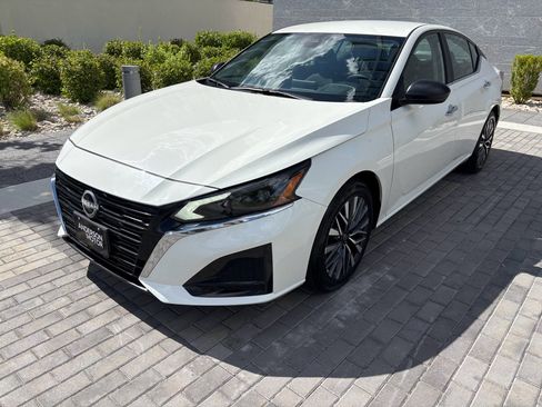 Used 2025 Nissan Altima 2.5 SV FWD image 3