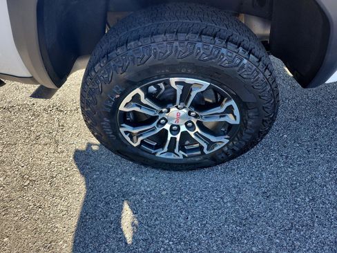 Certified 2025 GMC Canyon AT4 w/ Technology Plus Package image 6