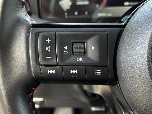 Certified 2025 Nissan Kicks SR FWD image 19