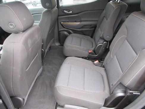 Used 2023 GMC Acadia SLE w/ Driver Convenience Package image 13