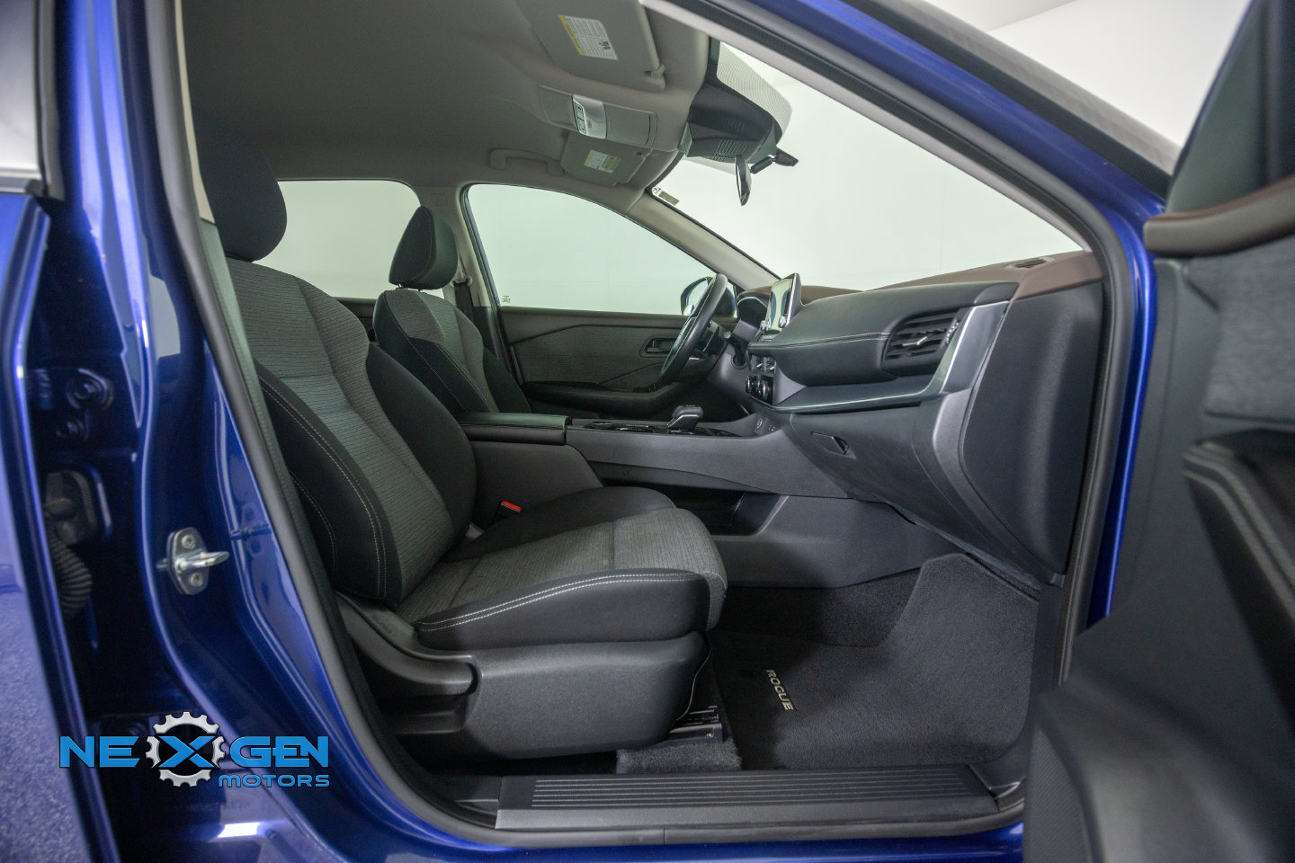 Used 2021 Nissan Rogue S AWD/4WD image 7