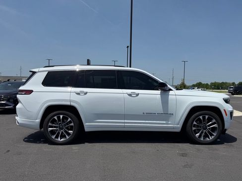 Used 2024 Jeep Grand Cherokee L Overland w/ Trailer Tow Package AWD/4WD image 4