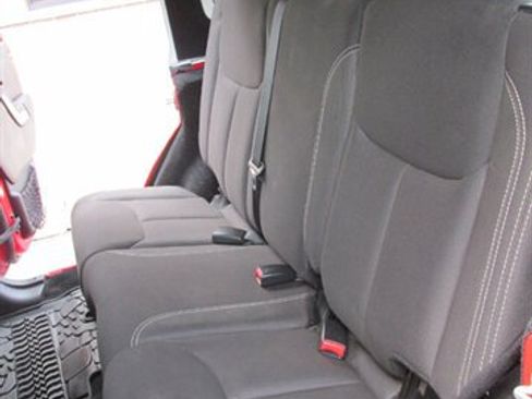 Used 2015 Jeep Wrangler Unlimited Sahara w/ Connectivity Group AWD/4WD image 9